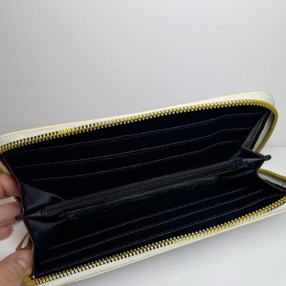 Pink and White Kuromi Phone Case with Zipper Closure - Picture 6 of 7